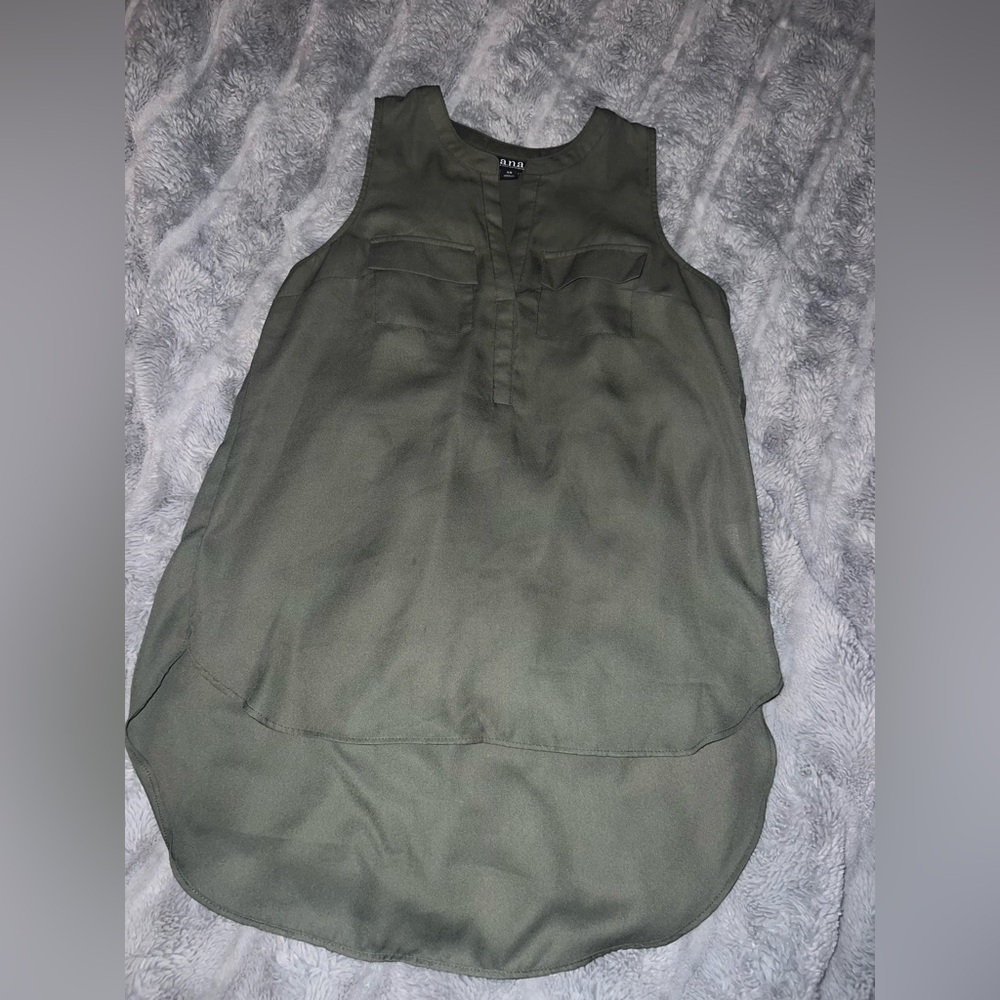 a.n.a size XS. Fits like small. Army green.